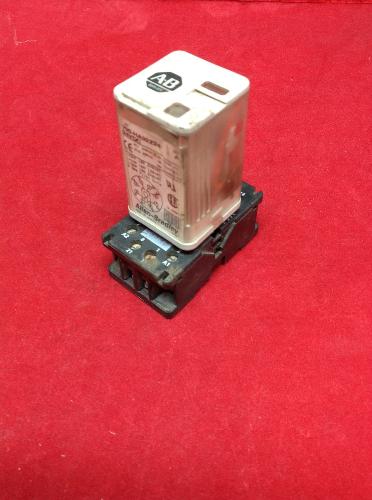 Allen Bradley 700-HA32Z24 24VDC Cube Relay & Terminal Base USNP