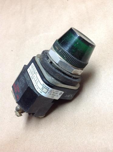 Allen Bradley 800T-P16 Ser:N 120V Green Cap Indicator Light USNP (B8)