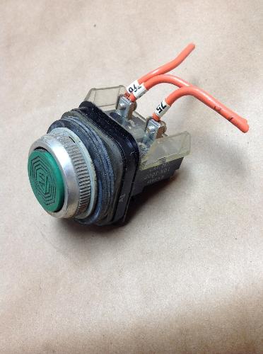 Allen Bradley 800T-XD1 Ser:B Green Flush Pushbutton USNP (B20)