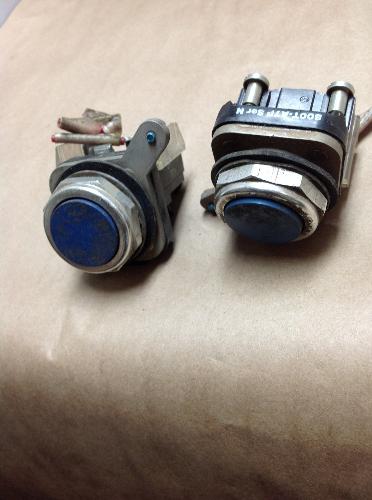 Allen Bradley Lot Of 2 800T-A7P Ser:N Blue Flush Mount Pushbuttons USNP (B80)