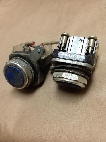 Allen Bradley Lot Of 2 800T-A7P Ser:N Blue Flush Mount Pushbuttons USNP (B81)
