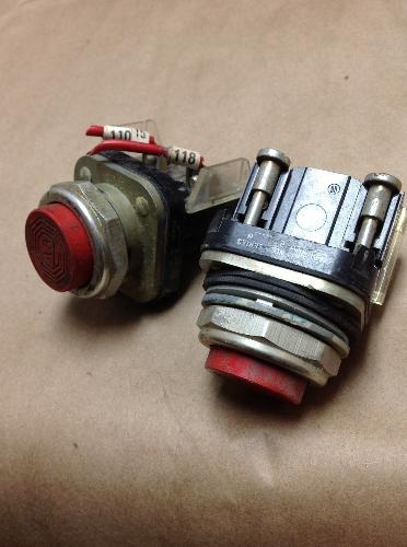 Allen Bradley Lot Of 2 800T-B Red Pushbuttons USNP (B52)