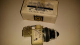Square D CLASS 9001 TYPE KT1 120V Push TO Test Pilot Light Pushbutton Green LENS