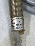 Allen Bradley 872C-A2C12-A2 B Proximity switch sensor 20-250V AC 30mA