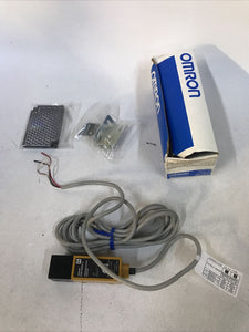 Omron E3S-R2E43 12-24 VDC Photoelectric Switch
